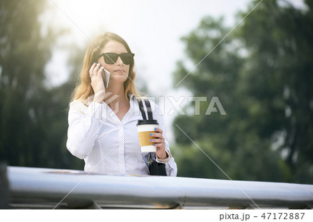 Business lady calling on phone Business lady calling on phone 47172887