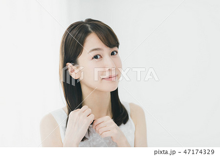 young woman young woman 47174329