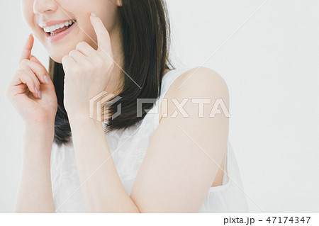 young woman young woman 47174347