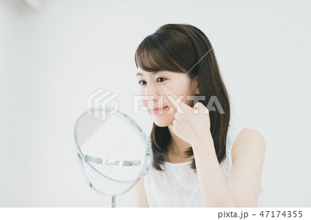 young woman 47174355