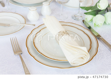 Luxurious porcelain, silverware and spring flowers Luxurious porcelain, silverware and spring flowers 47174730