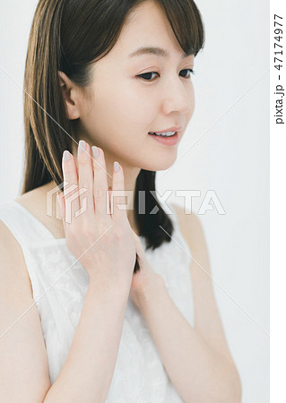 young woman 47174977