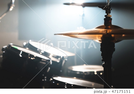 Close-up Drum set in a dark room against the backdrop of the spotlight. Atmospheric background Close-up Drum set in a dark room against the backdrop of the spotlight. Atmospheric background 47175151