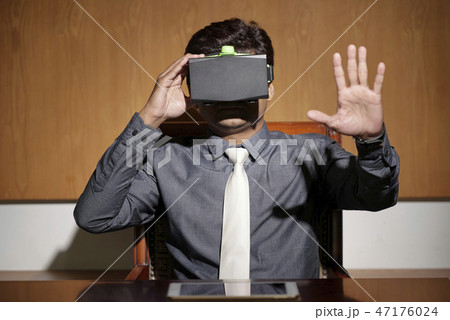Entrepreneur wearing virtual reality headset Entrepreneur wearing virtual reality headset 47176024