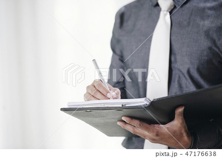 Signing business contracts Signing business contracts 47176638