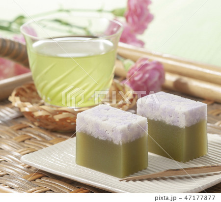 ようかんと冷茶 47177877