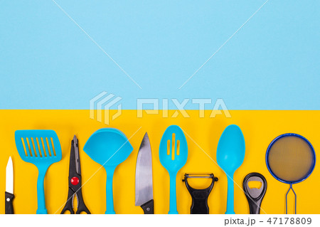 Design concept of kitchen utensils isolated with copyspace on blue-yellow background Design concept of kitchen utensils isolated with copyspace on blue-yellow background 47178809