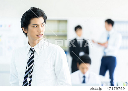 男性会社員 ビジネスマンビジネスイメージ 男性会社員 ビジネスマンビジネスイメージ 47179769