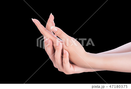 手 両手 手の上 47180375