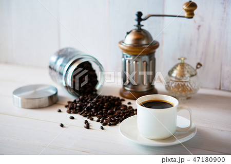 珈琲豆とホットコーヒー 47180900