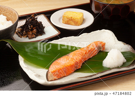 鮭の定食 47184802
