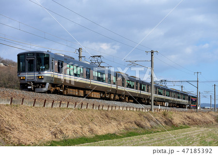 予讃線を走る223系5000番台・5000系快速マリンライナー5両 47185392