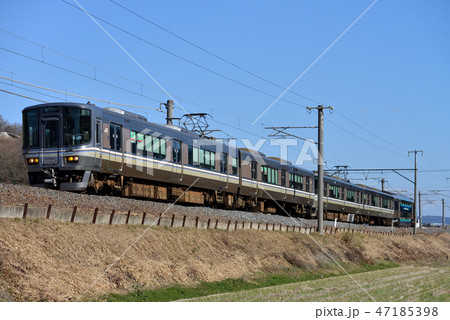 予讃線を走る223系5000番台・5000系快速マリンライナー5両 予讃線を走る223系5000番台・5000系快速マリンライナー5両 47185398