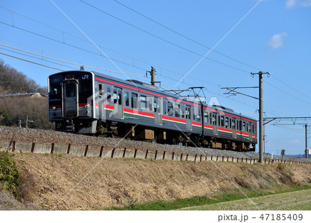 予讃線を走るJR四国7200系(元121系)予讃線2両 予讃線を走るJR四国7200系(元121系)予讃線2両 47185409