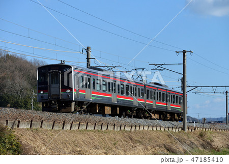 予讃線を走るJR四国7200系（元121系）予讃線2両 47185410