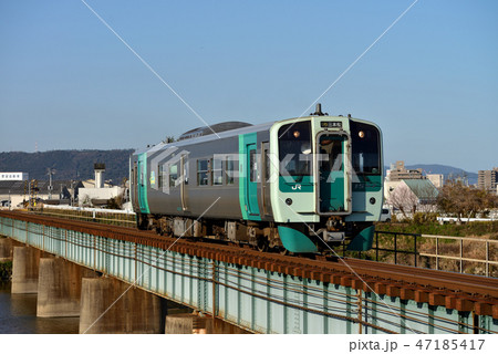 高徳線を走るJR四国1500系単行列車 高徳線を走るJR四国1500系単行列車 47185417