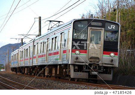 予讃線を走るjr四国70系 7000系快速サンポート3両の写真素材