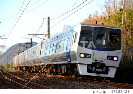 予讃線を走るJR四国8000系モーニングEXP.高松5両 47185428