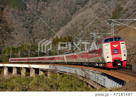 伯備線を走る381系L特急やくも9両 伯備線を走る381系L特急やくも9両 47185487