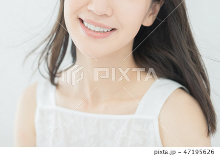 young woman 47195626