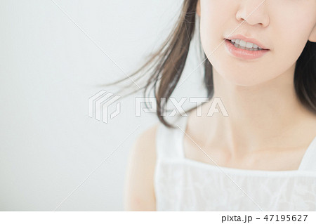 young woman young woman 47195627