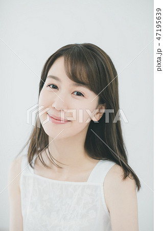 young woman 47195639