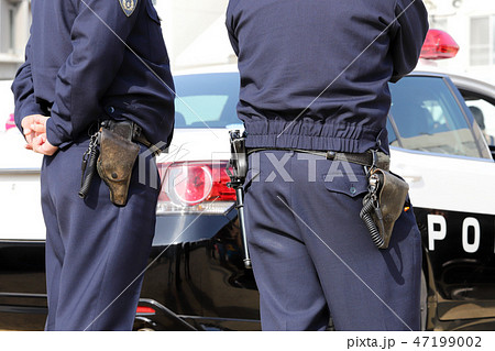 警察官　パトカー 47199002