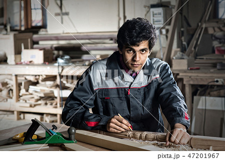 Carpenter at work 47201967