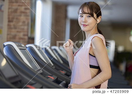 女性　フィットネスジム 47203909