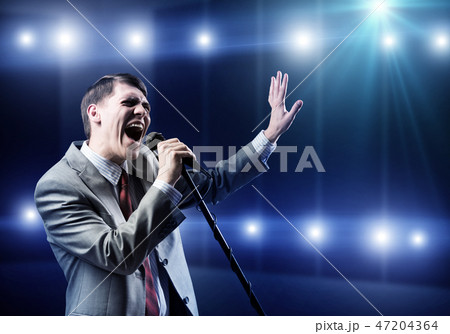Businessman with microphone 47204364