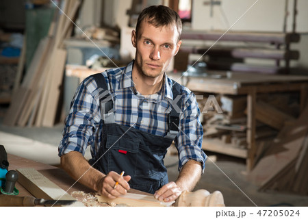 Carpenter at work 47205024