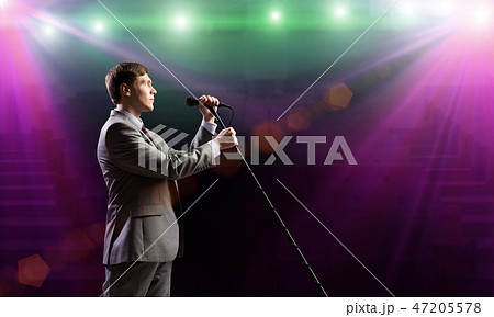 Businessman with microphone 47205578