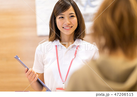 若い女性、受付、スタッフ、トレーナー、フィットネスジム 若い女性、受付、スタッフ、トレーナー、フィットネスジム 47206515