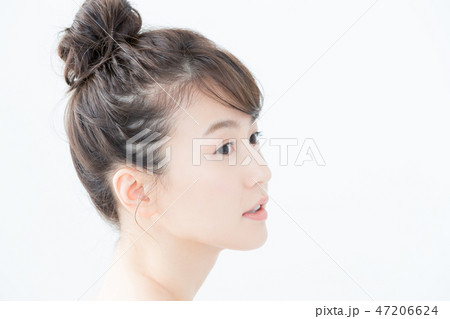 young woman young woman 47206624