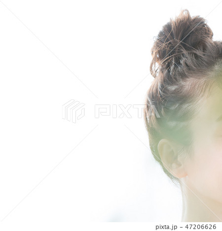 young woman young woman 47206626