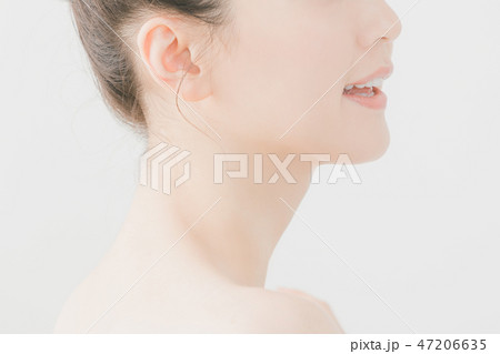 young woman 47206635