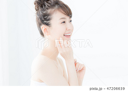 young woman 47206639