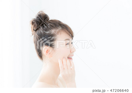 young woman 47206640