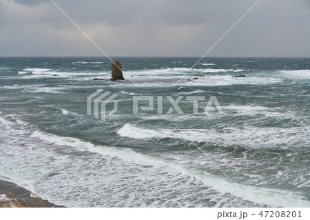大しけの北海道江差町伏木戸海岸の冬景色を撮影 大しけの北海道江差町伏木戸海岸の冬景色を撮影 47208201