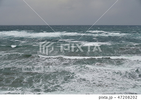 大しけの北海道江差町伏木戸海岸の冬景色を撮影 大しけの北海道江差町伏木戸海岸の冬景色を撮影 47208202