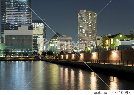 東京ベイエリアの夜の風景　豊洲 47210098