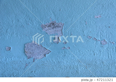 Walls where the wall color is decaying. 47211321