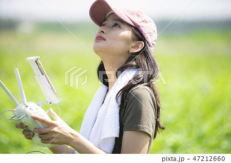 女性 農業 ドローン 女性 農業 ドローン 47212660
