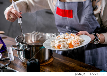 Chef cooks shrimp. Master class in the kitchen 47221069