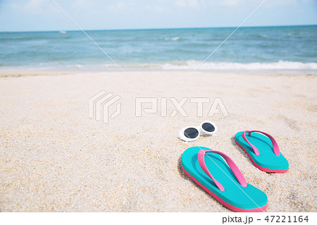 slipper of foot in sandals shoes and Blue ocean  47221164