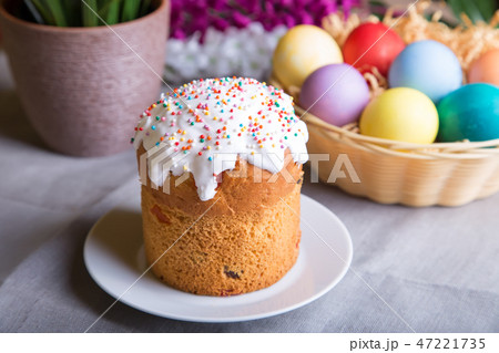 Easter. Traditional Russian Easter cake (kulich). 47221735