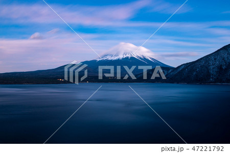 Fuji with cold weather after sun down at lake side 47221792