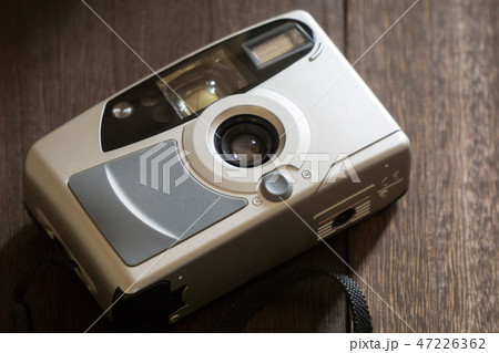 コンパクトフィルムカメラ  47226362