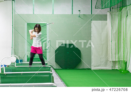 若い女性、ゴルフ、練習 若い女性、ゴルフ、練習 47226708