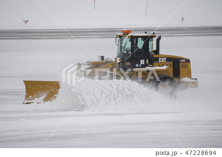 青森空港の除雪作業 47228694